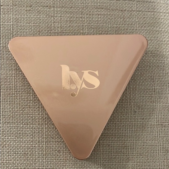 Makeup | Lys Beauty Triangle Compact | Poshmark